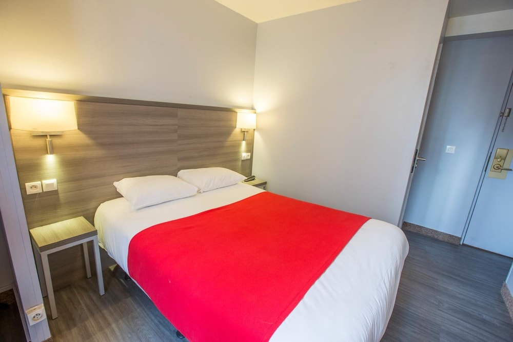 Hipotel Pere Lachaise Hotel 12/60