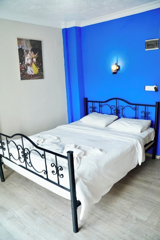 Rebetika Hotel 27/67