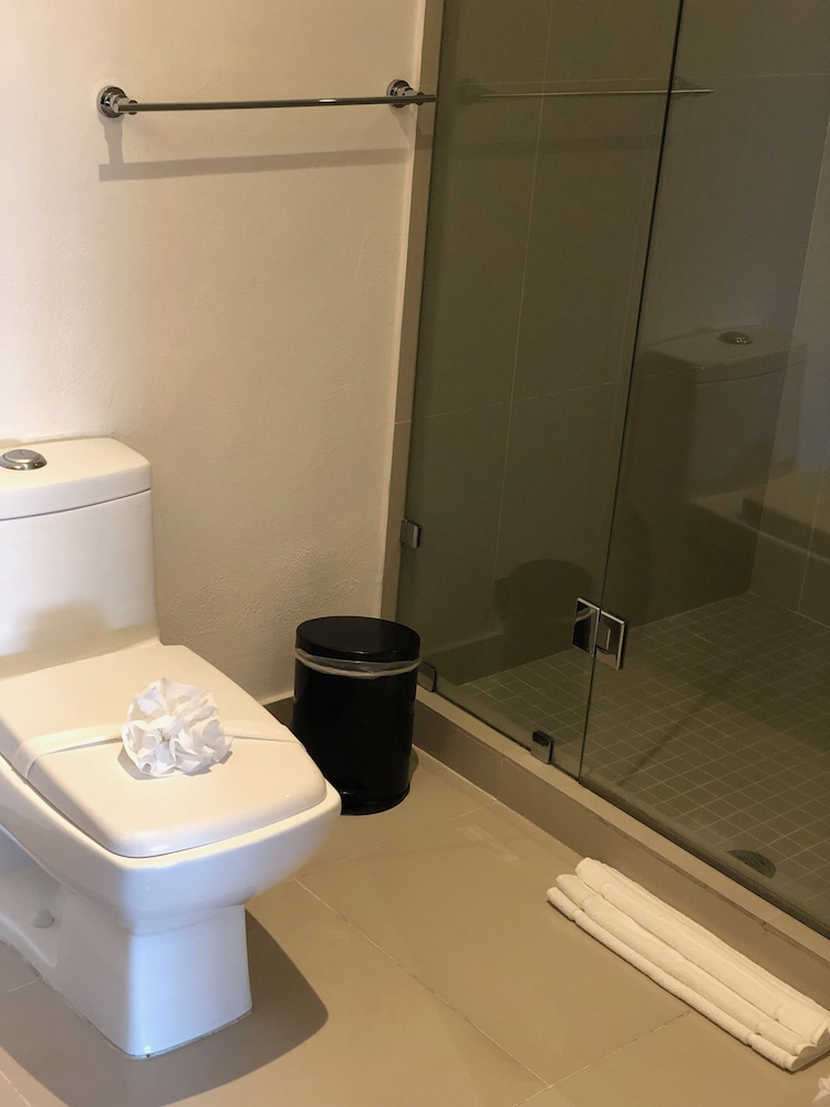 Suites Malecon Cancun 68/70