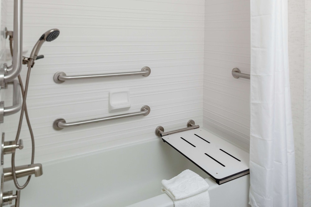 Hampton Inn And Suites Columbus Scioto Downs 37/40