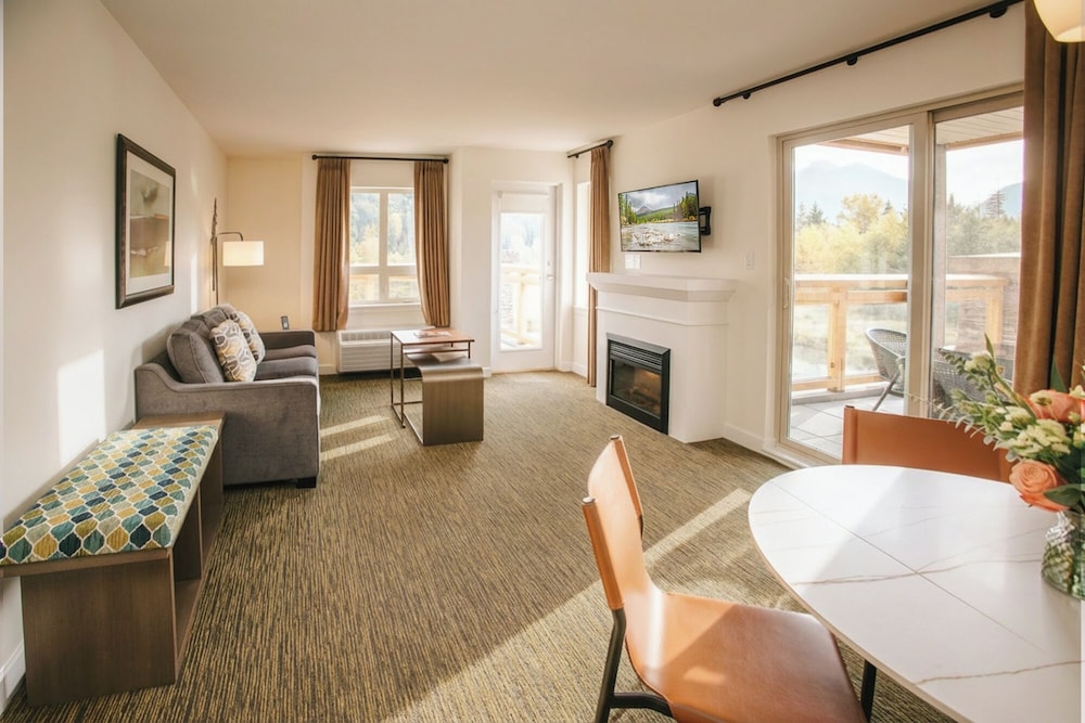 Executive Suites Hotel Resort Squamish 42/68