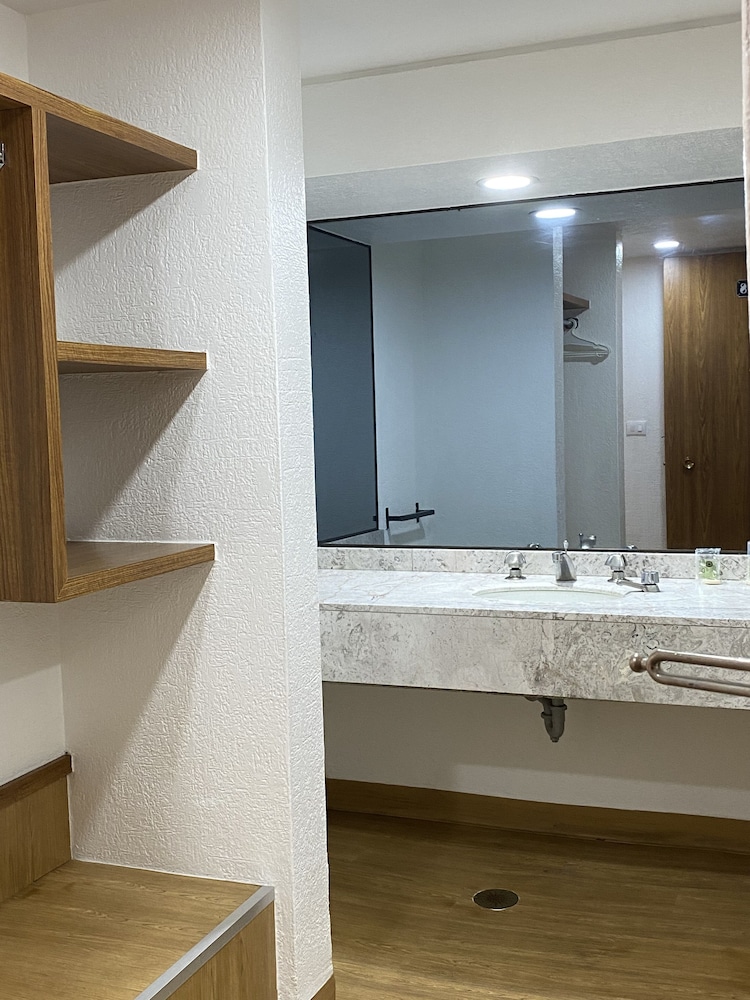 Hotel San Lucas 6/66