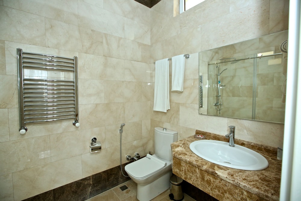 Miraj Hotel 23/25
