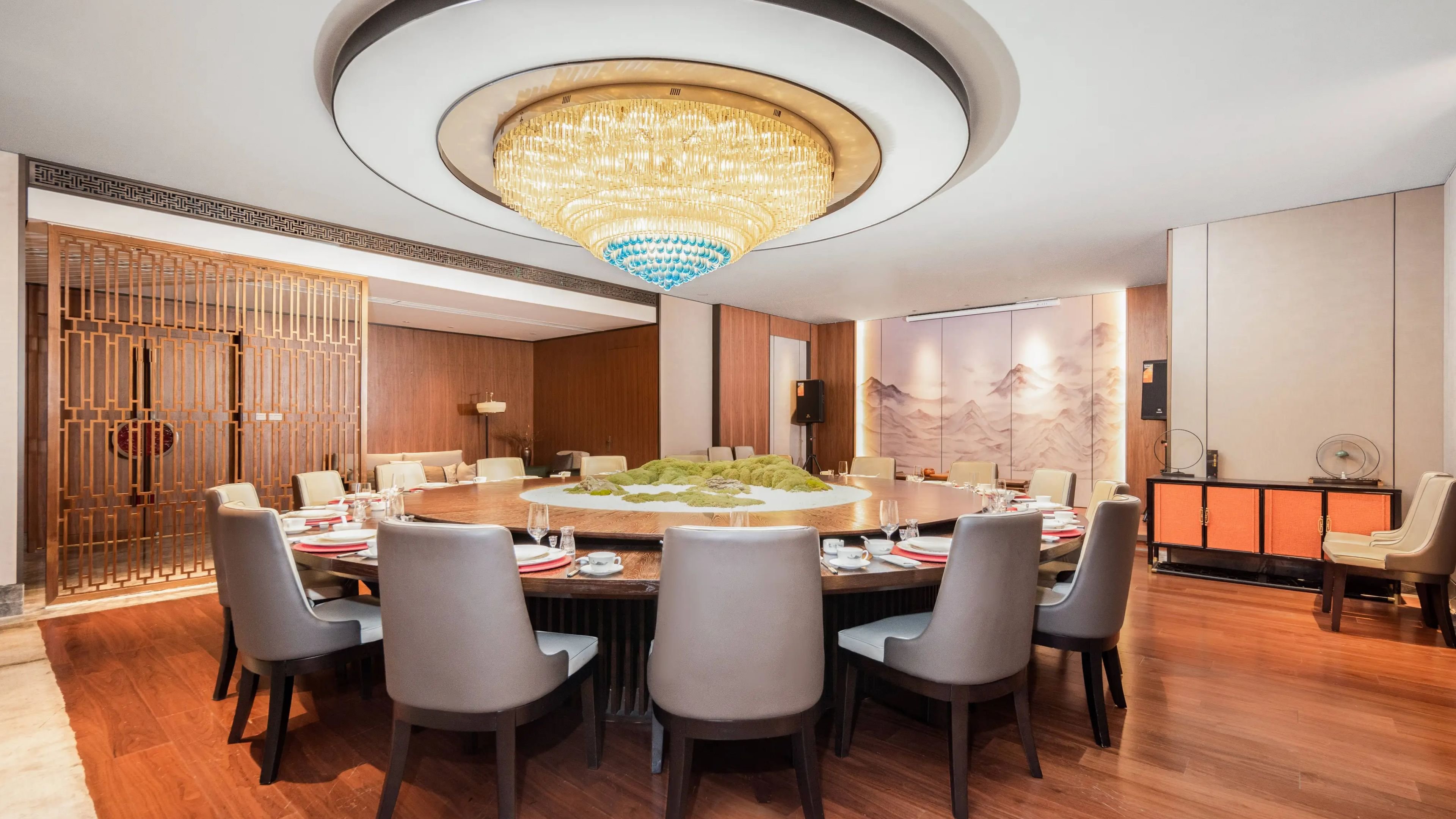 HOLIDAY INN SHIJIAZHUANG CENTRAL 57/77