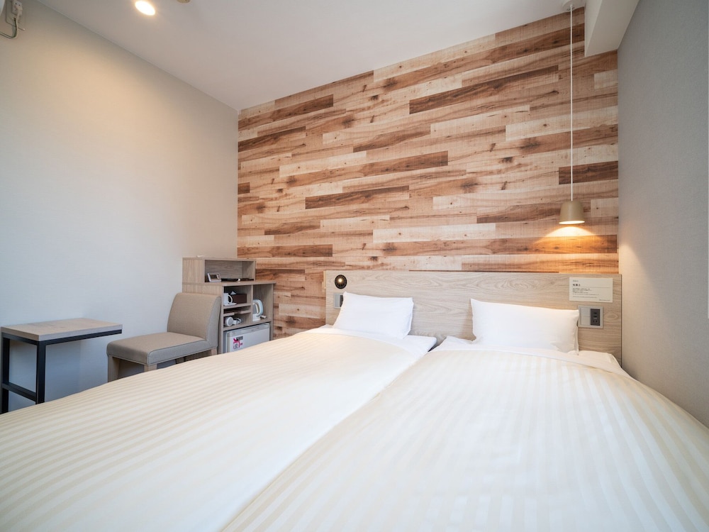 Room, Twin Beds, Small, Smoking