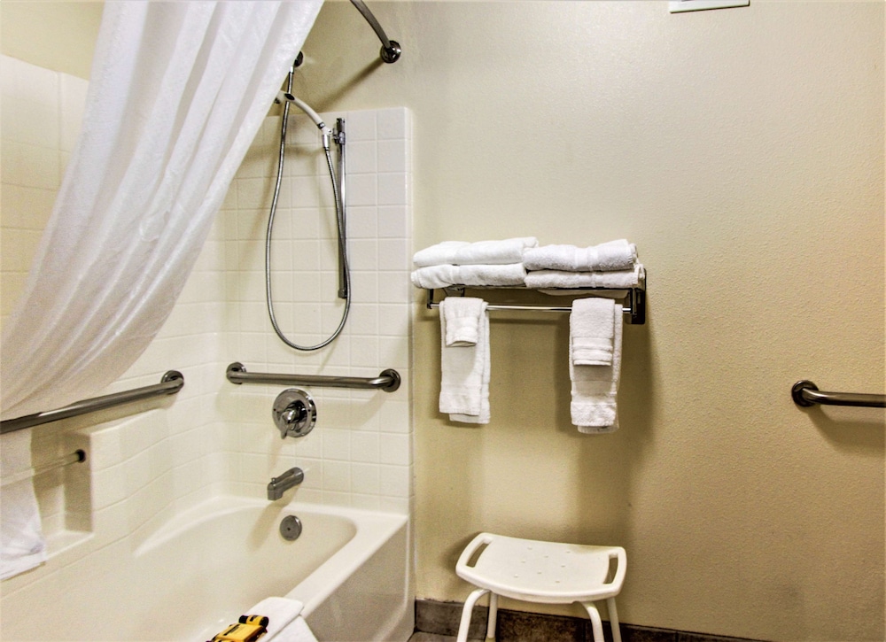 Best Western Plus Vancouver Mall Dr. Hotel & Suites 11/38