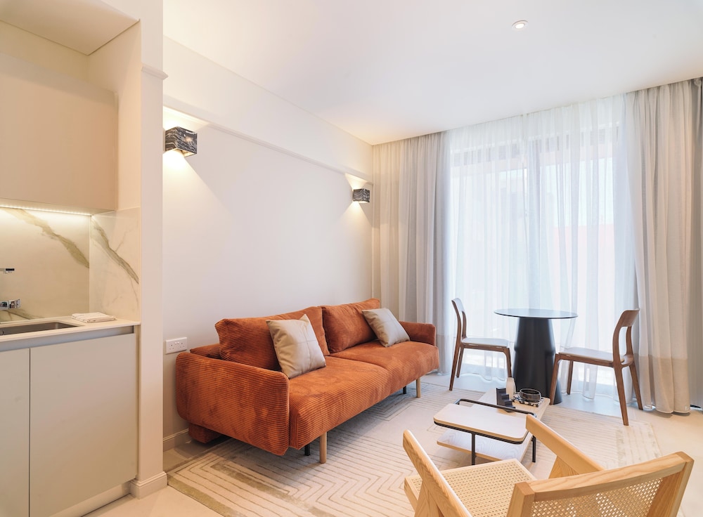 LIV Mackenzie Beach Suites 26/55