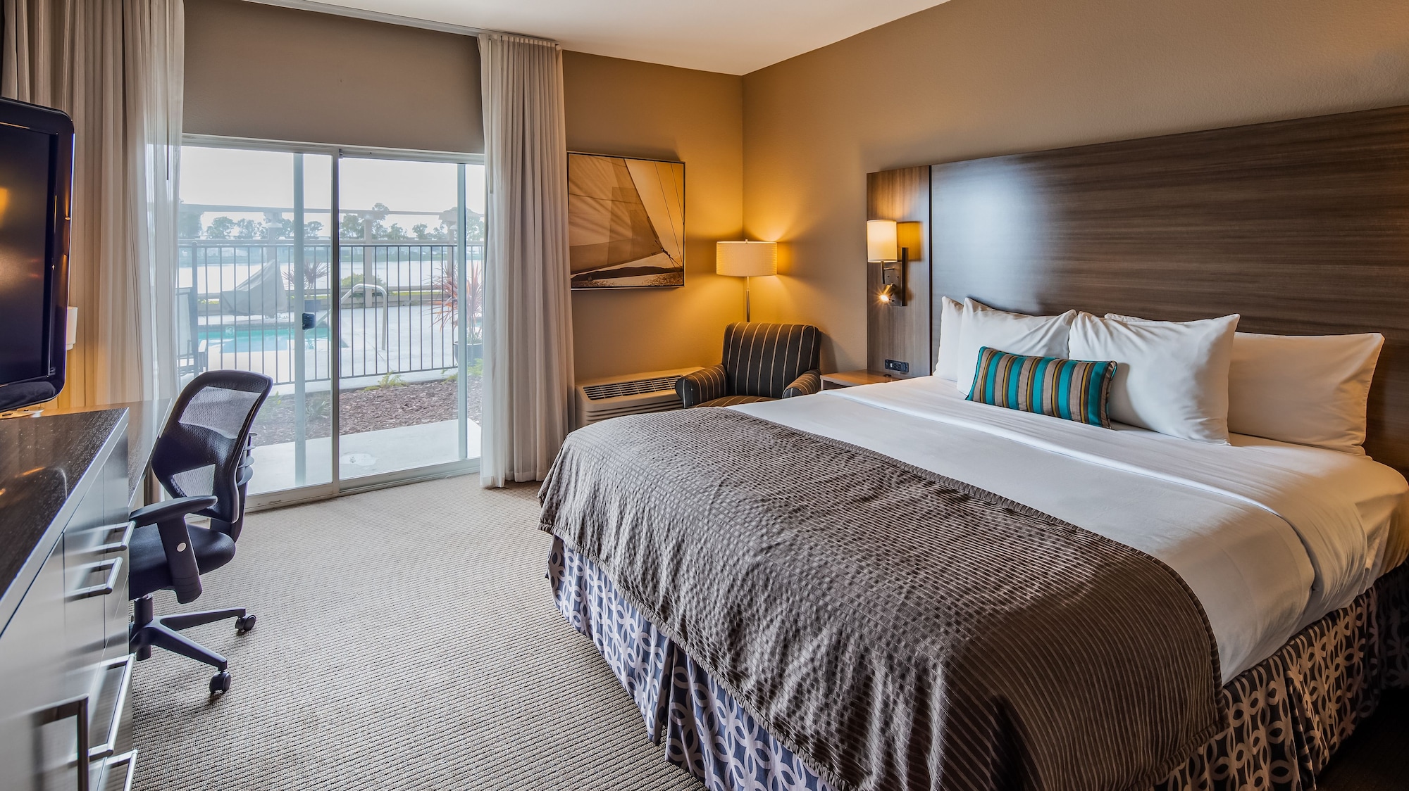 Traditional, King Bed, Water View