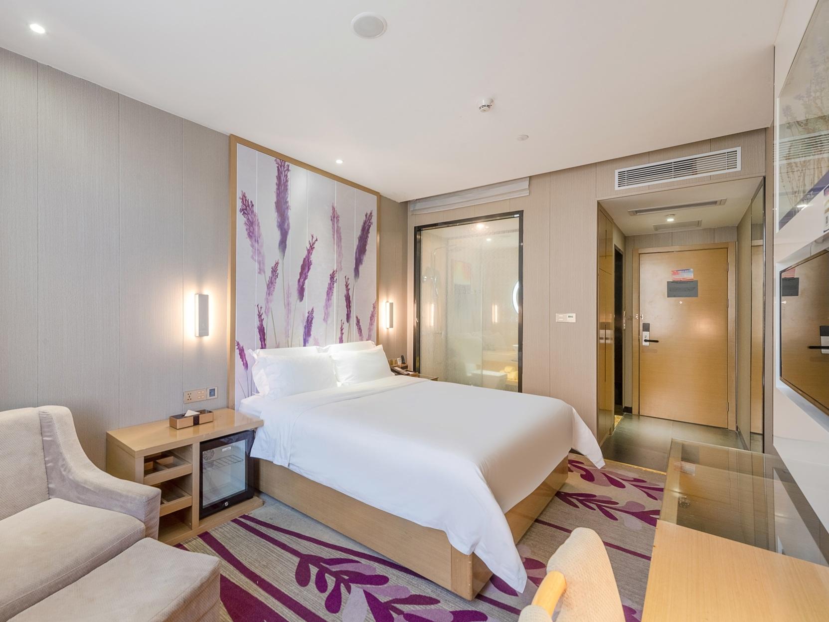 Elegant, Queen Bed