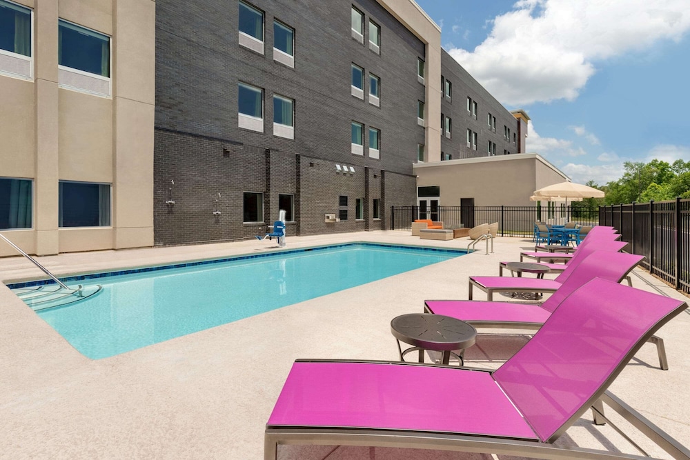 La Quinta Inn and Suites by Wyndham Braselton 56/60