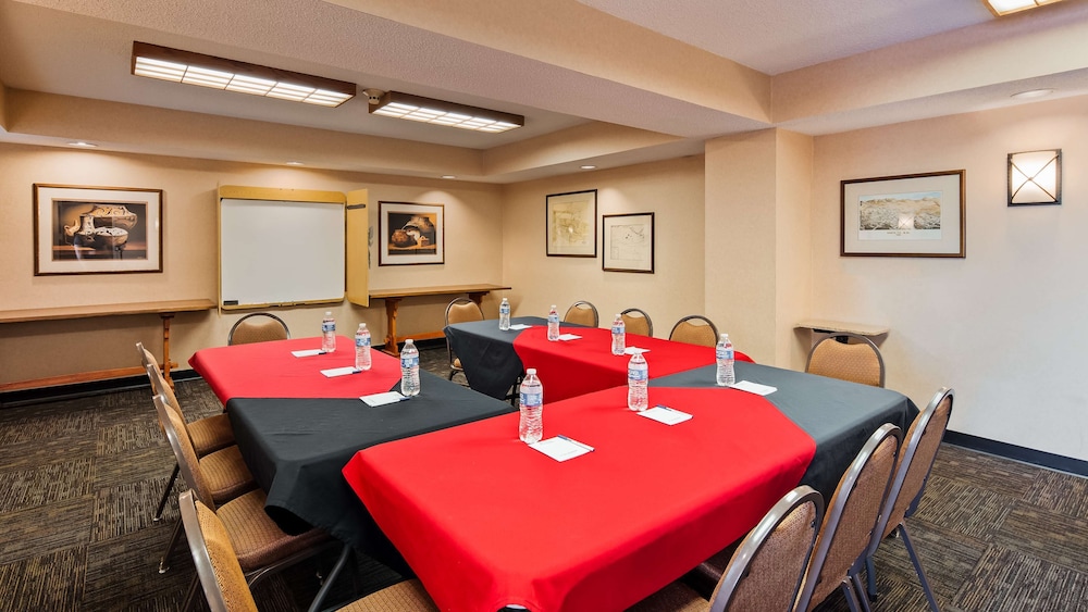 Inn at Santa Fe, SureStay Collection by Best Western 35/41