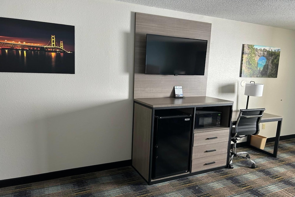 AmericInn by Wyndham Saint Ignace 42/56