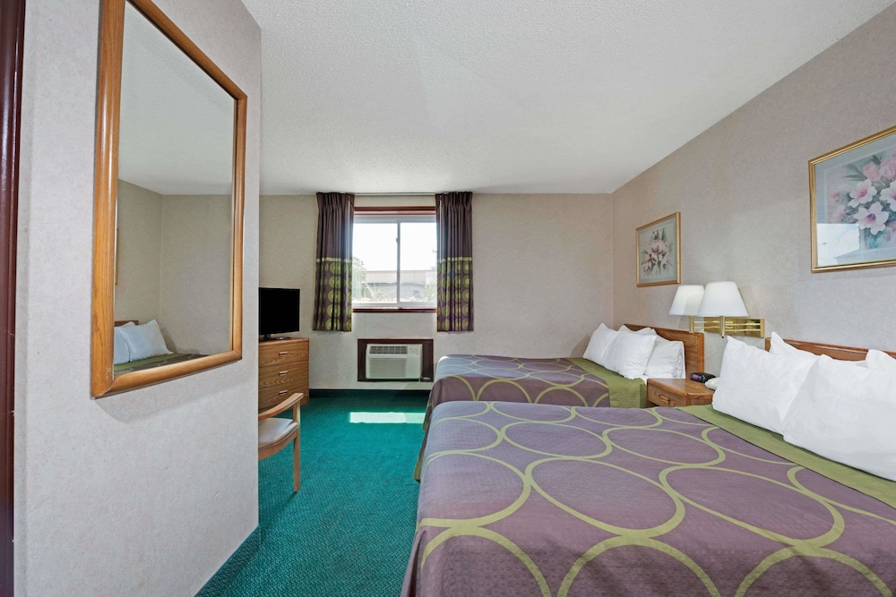 Super 8 Kenmore Buffalo Niagara Falls Area 11/18