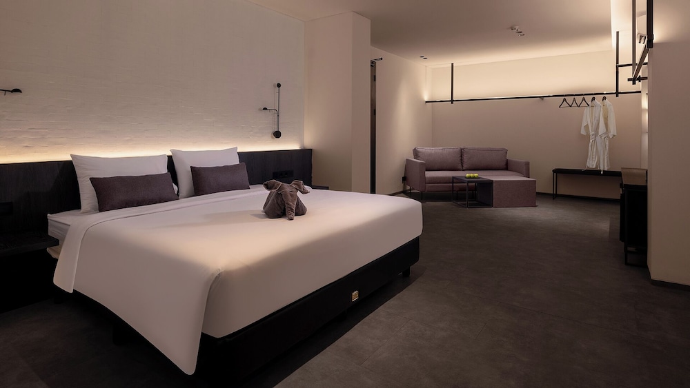 REZ Hotel 19/56