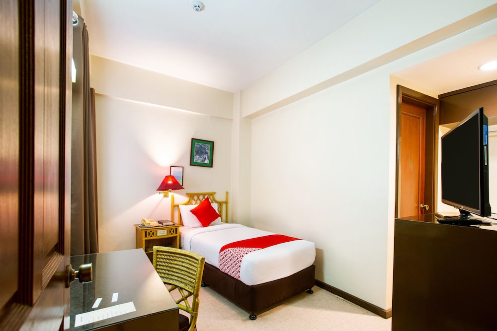 Humberto's Hotel 46/53