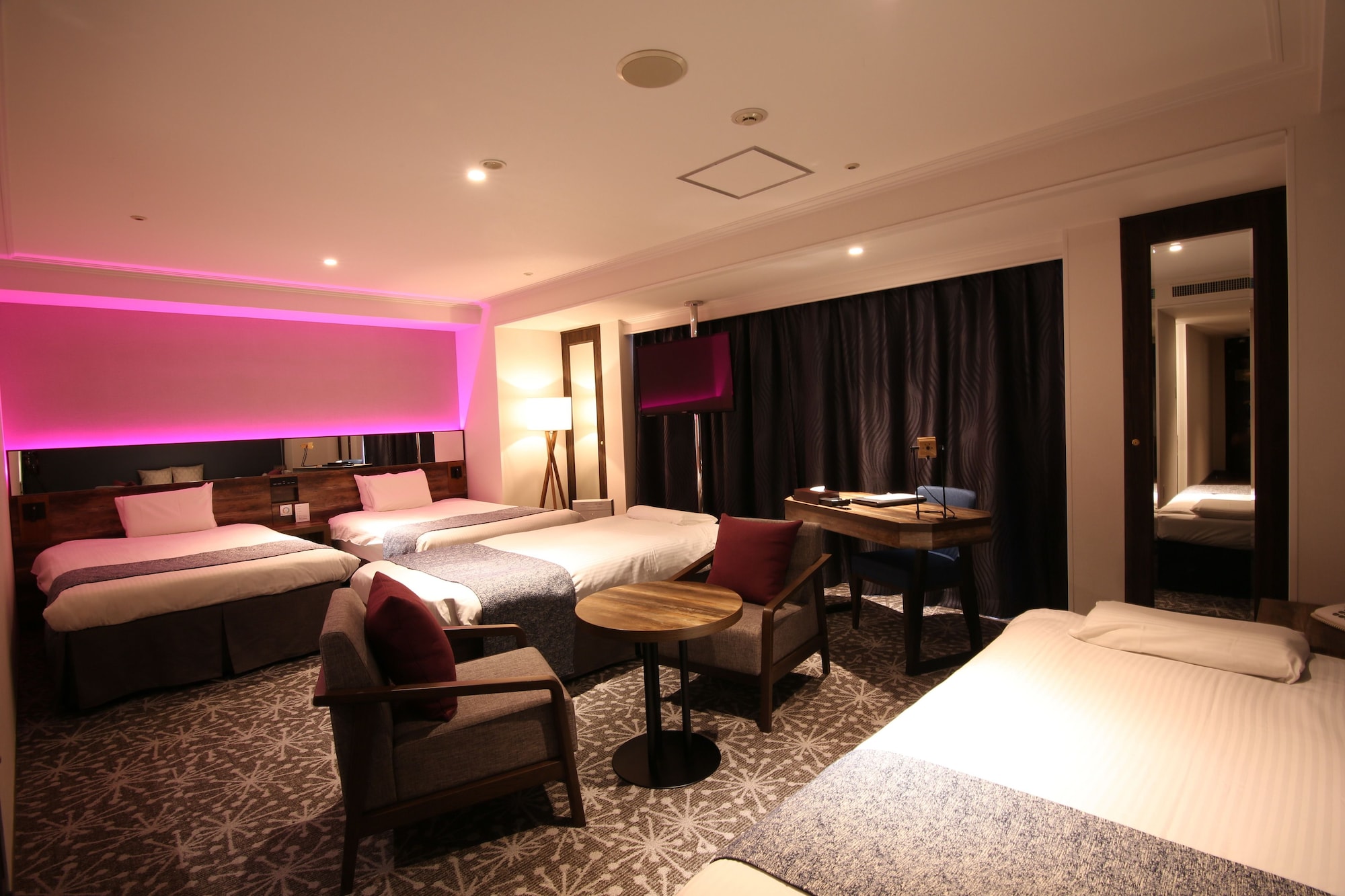 GRAND, TWIN BEDS, UNIT BATH