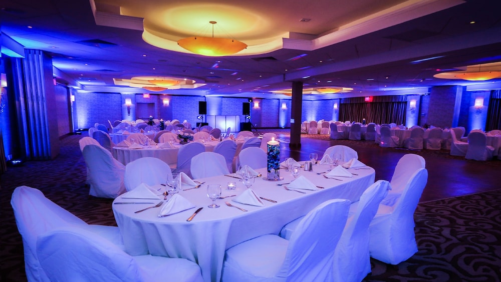 Holiday Inn Plainview-Long Island 52/79
