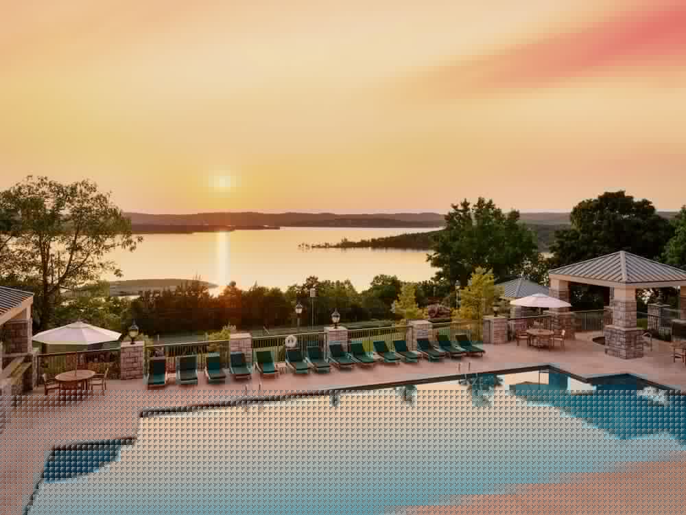 Chateau On the Lake Resort Spa And Convention Centre 3/66