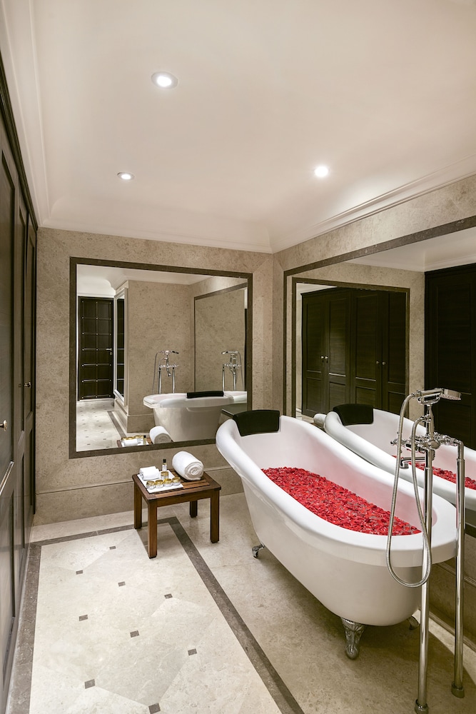Aurika Udaipur - Luxury by Lemon Tree Hotels 12/50