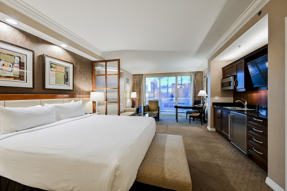 Studio, King Bed, Strip View, Sofa, Balcony