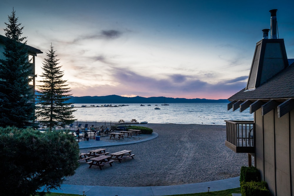 Tahoe Lakeshore Lodge & Spa 58/62