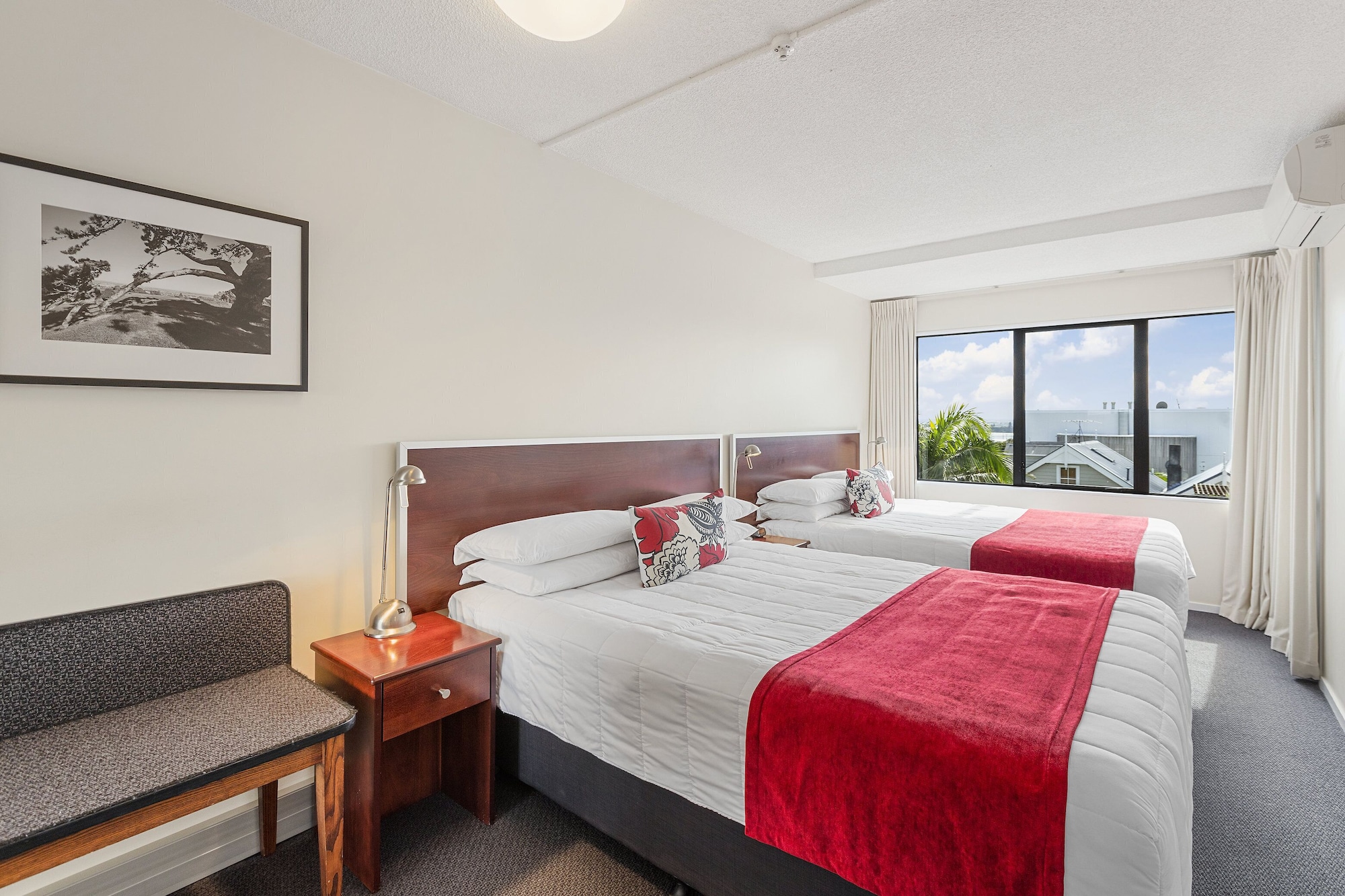 1 BEDROOM, SUITE, BALCONY