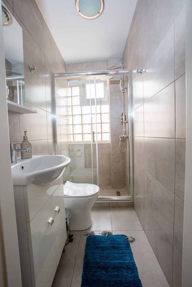 Raise Boutique Rooms in Center of Athens 21/23