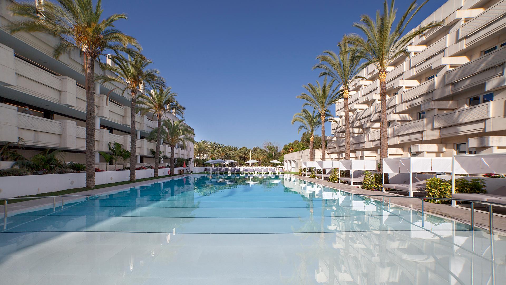 Deluxe, Double or Twin Bed, with Pool