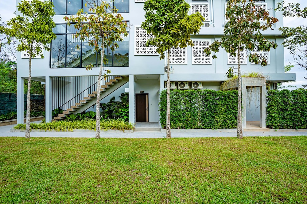 Rainforest Hotel by NSUN 41/50