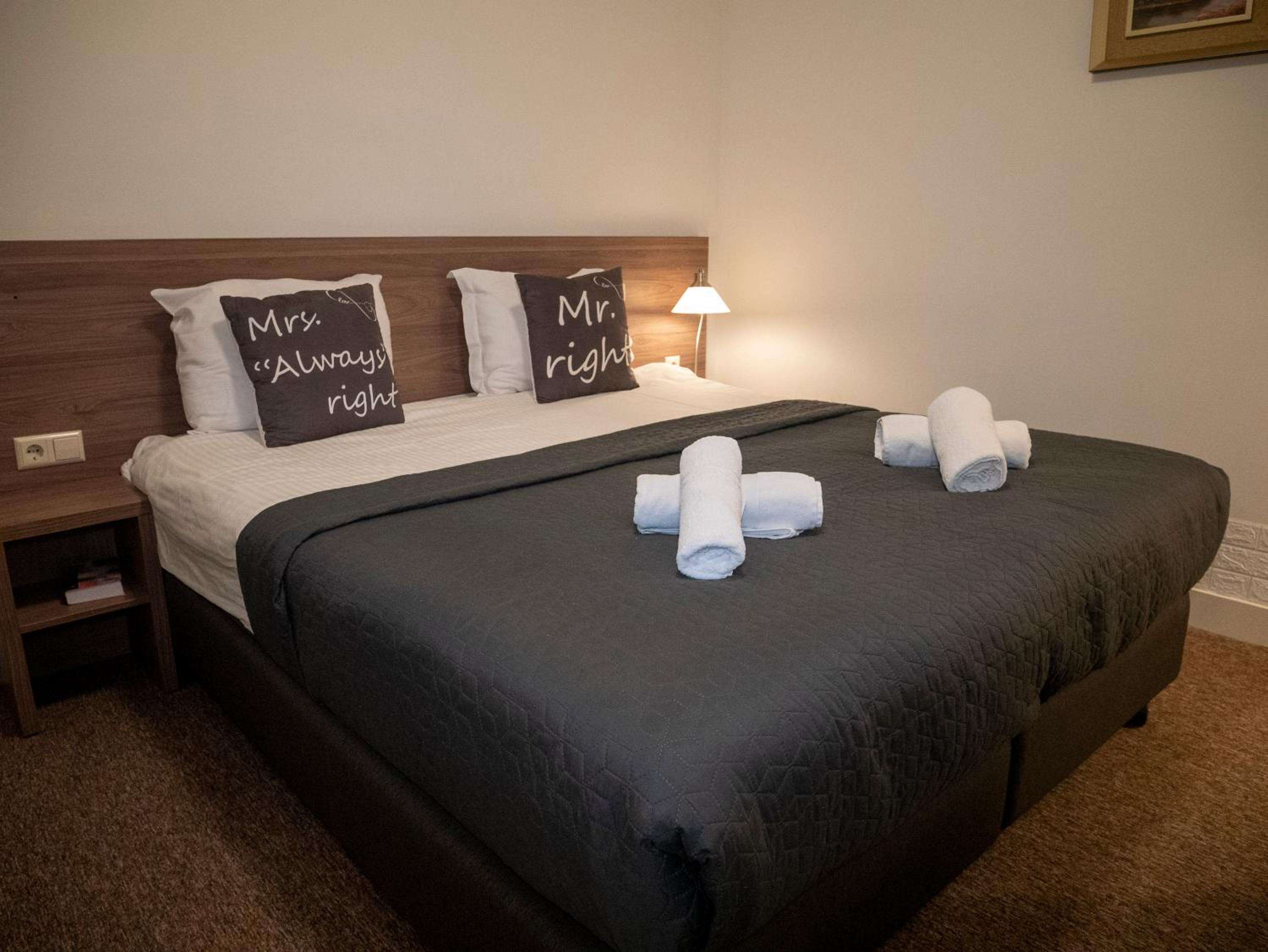 Room, Double or Twin Bed, No Window