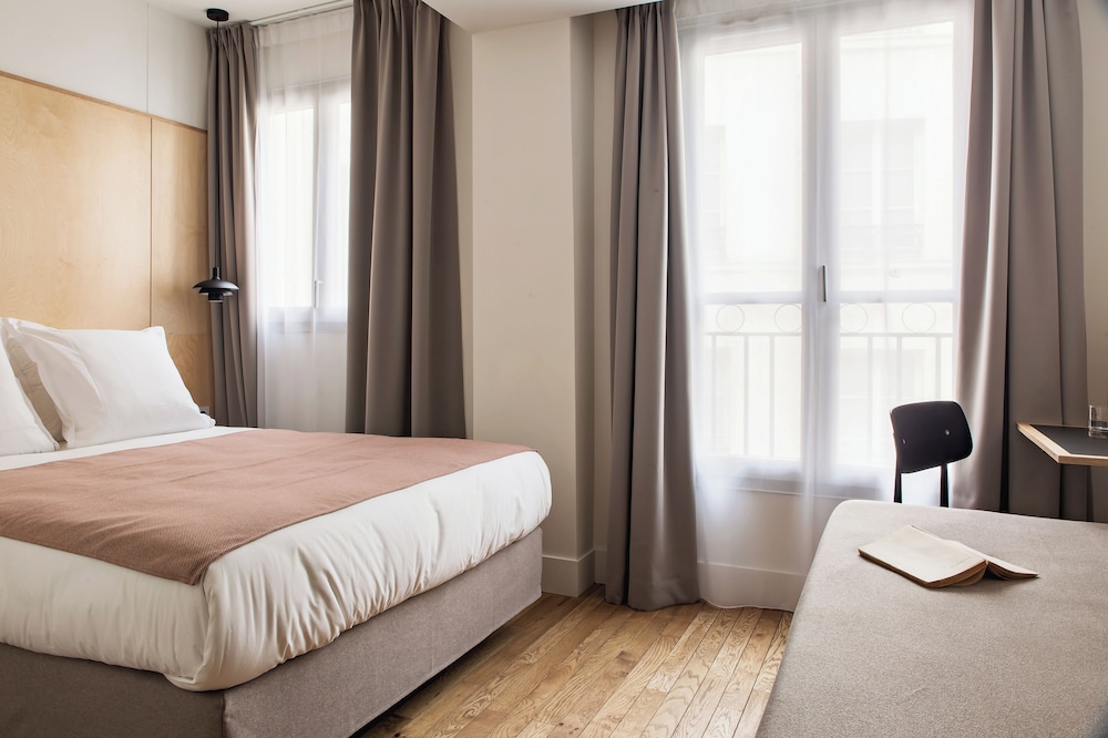 Classic, Triple, 1 Double and 1 Single Bed, New Hotel Opera 2/4