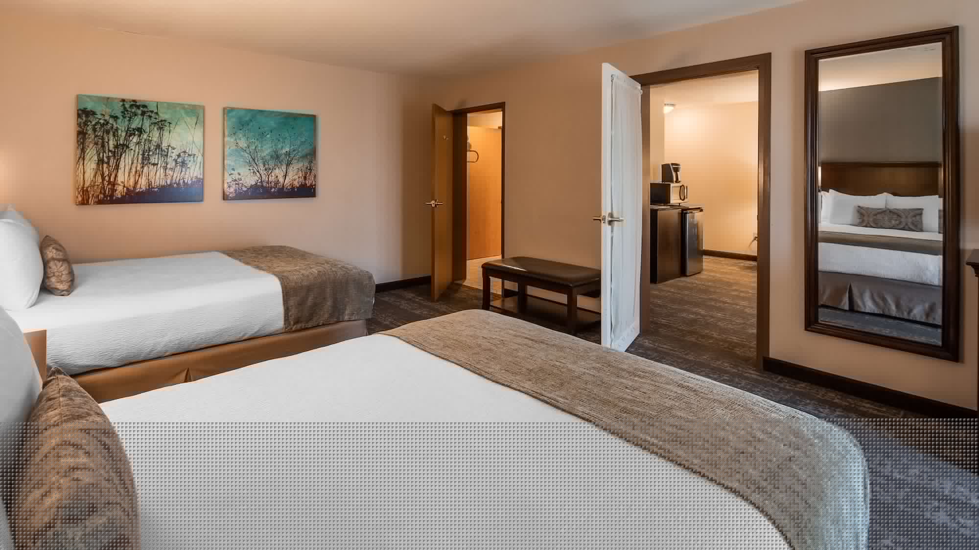 SUITE, 2 QUEEN BEDS, BALCONY