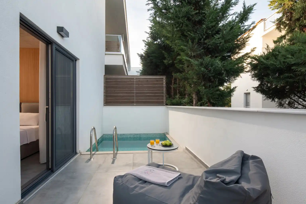 The Oak Hotel 76/101