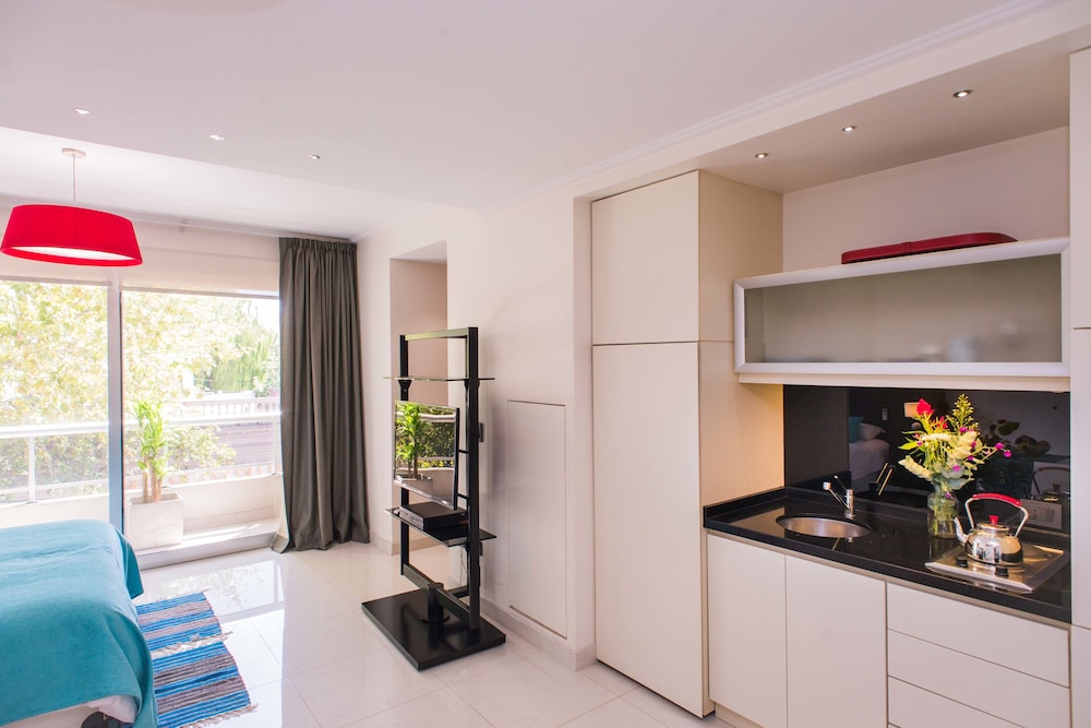 Soho Luxury Suites 9/99