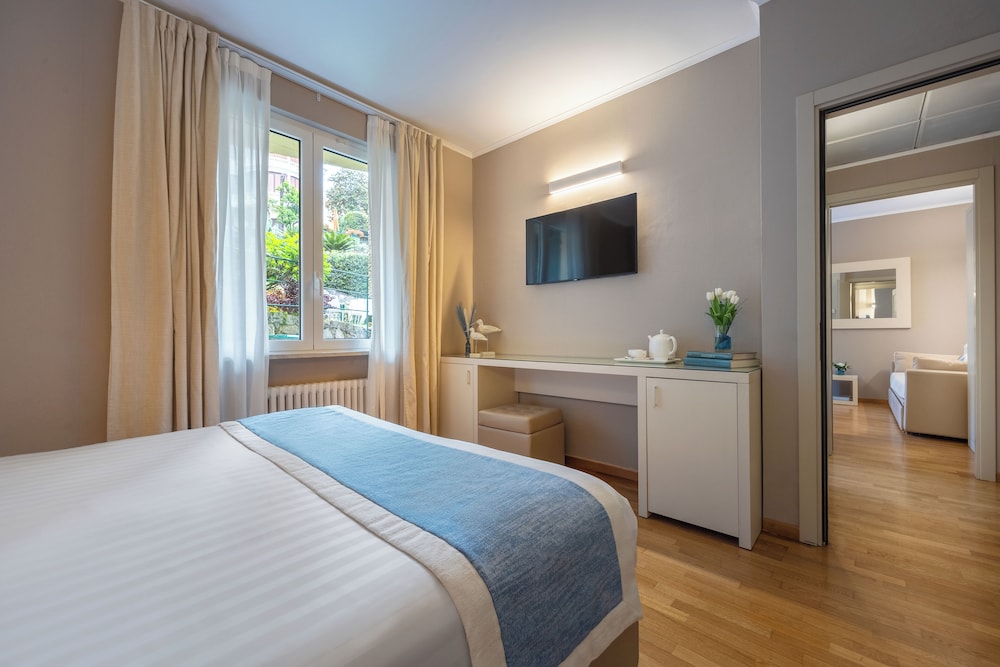 Suite, Double and Twin Beds, Garden Area