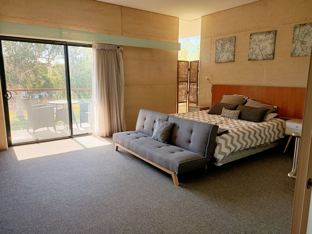 Yanchep Inn 11/41
