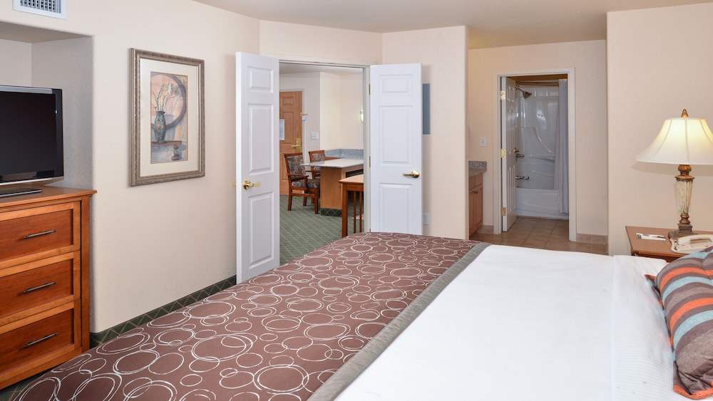 Staybridge Suites Hotel Calgary Airport 10/74