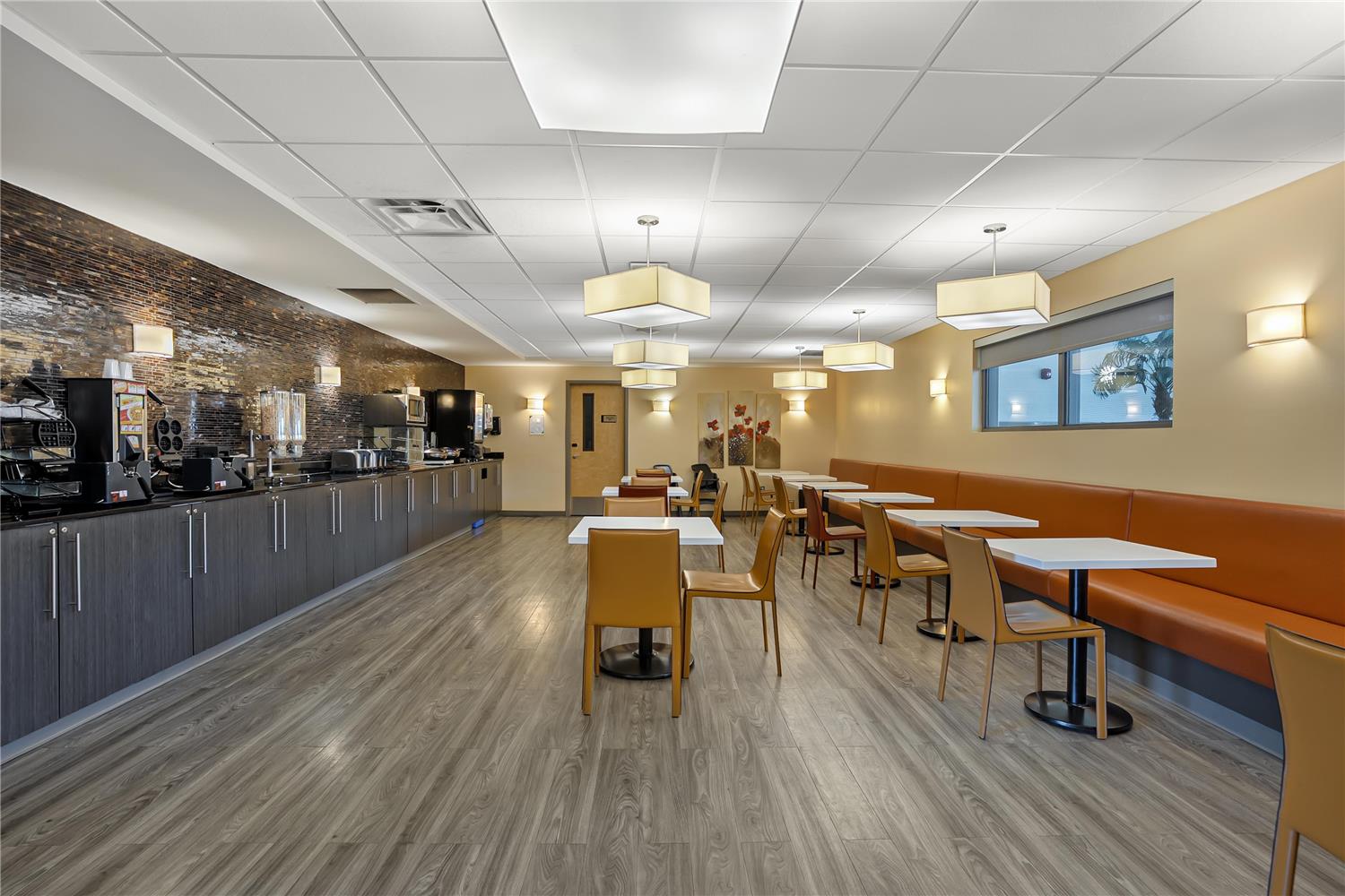Best Western Plus Airport Inn and Suites 33/46