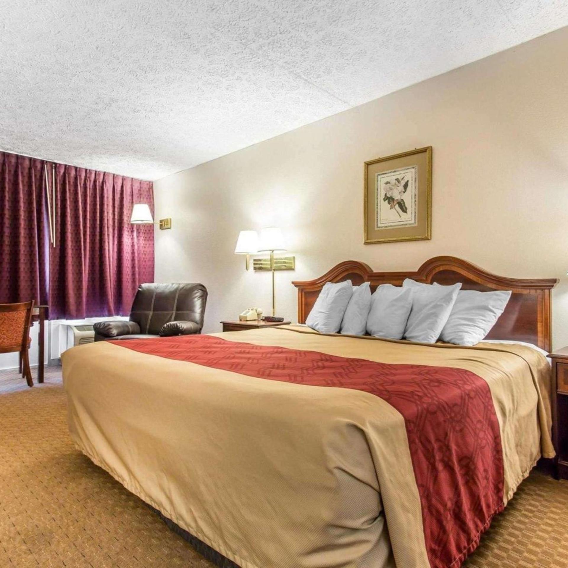 غرفة بسرير كينج، Econo Lodge Eden, NC 3/9