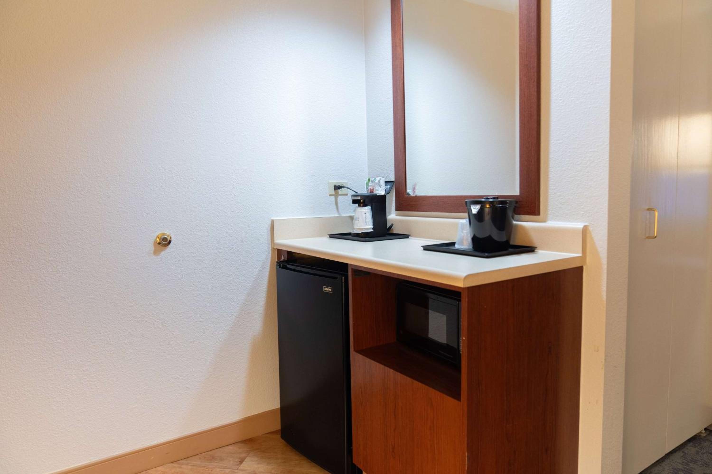 جناح تنفيذي بسريرين مزدوجين مع أريكة، La Quinta Inn & Suites by Wyndham Bannockburn-Deerfield 7/8