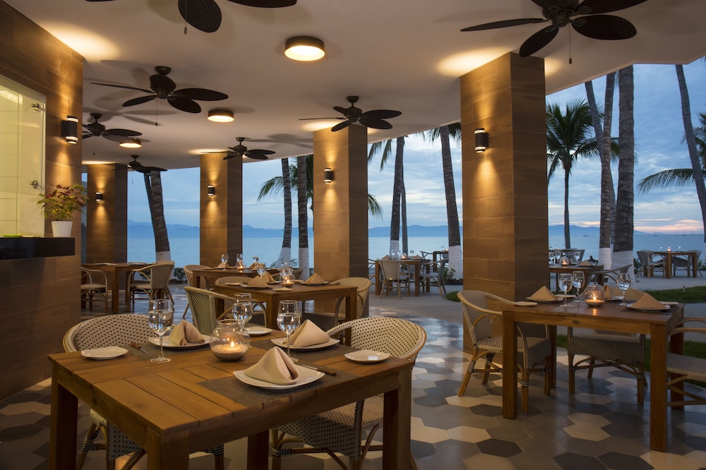Vista Vallarta All Suites on the Beach 58/75