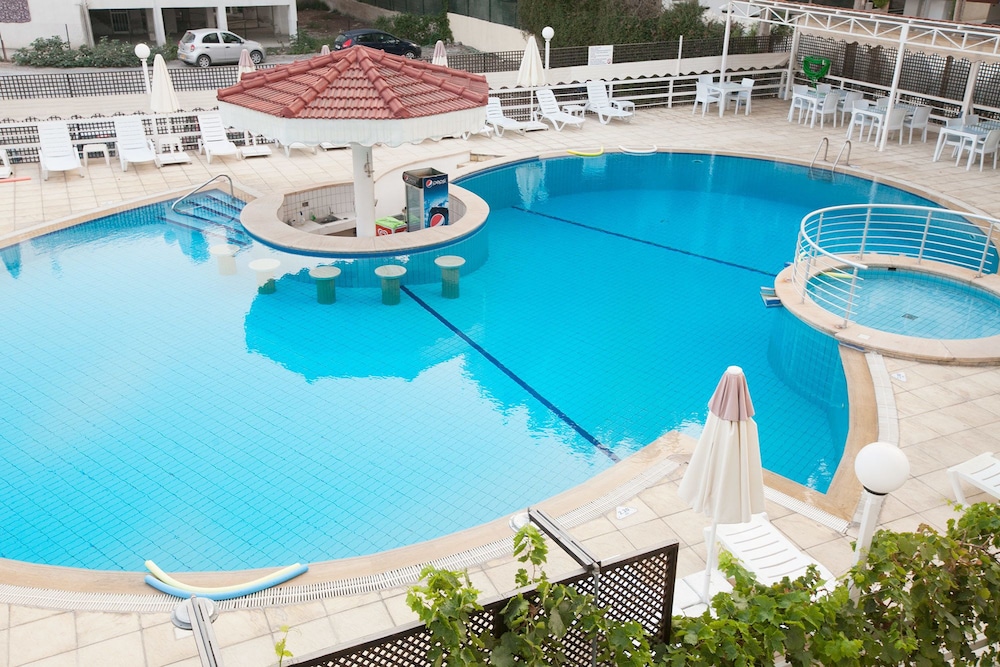 Sammy's Hotel 13/23