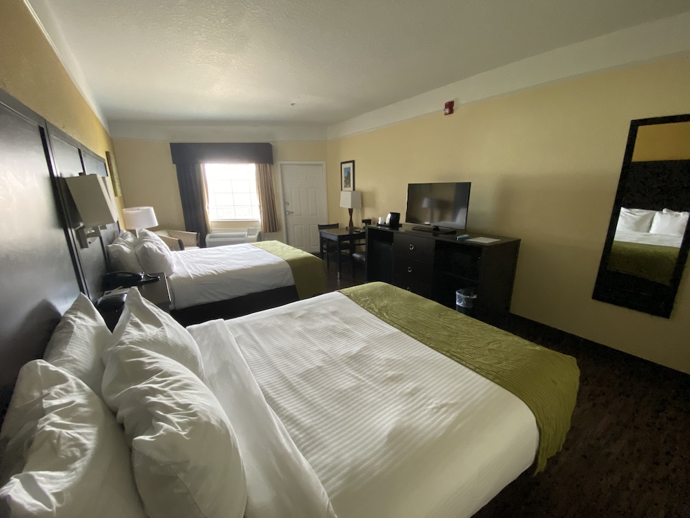 STANDARD, 2 QUEEN BEDS, BALCONY, ACCESSIBLE
