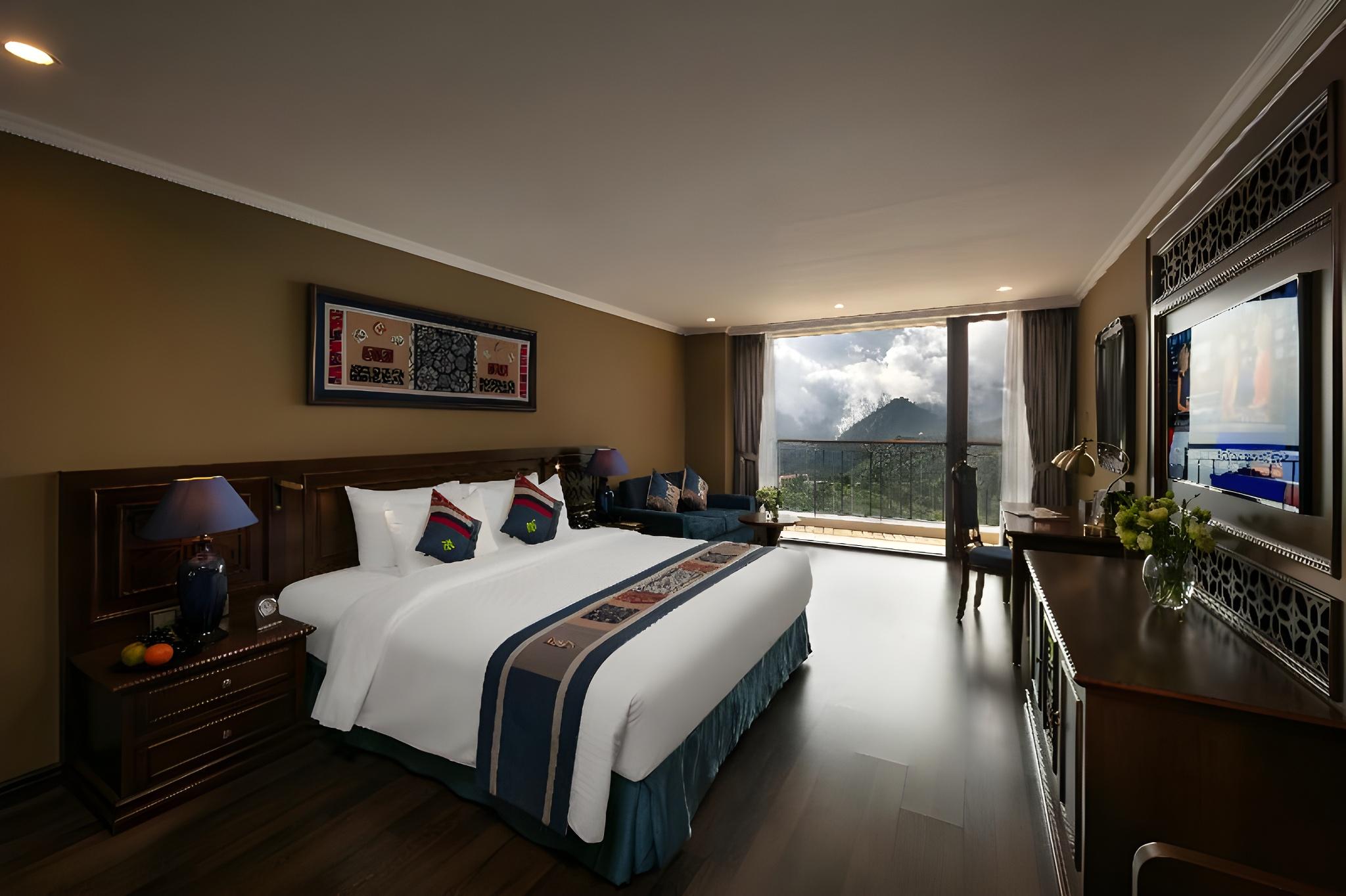 Deluxe, Double or Twin Bed, Valley View