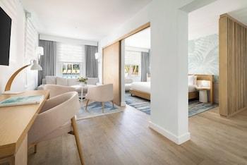 DELUXE, KING BED, SOFA