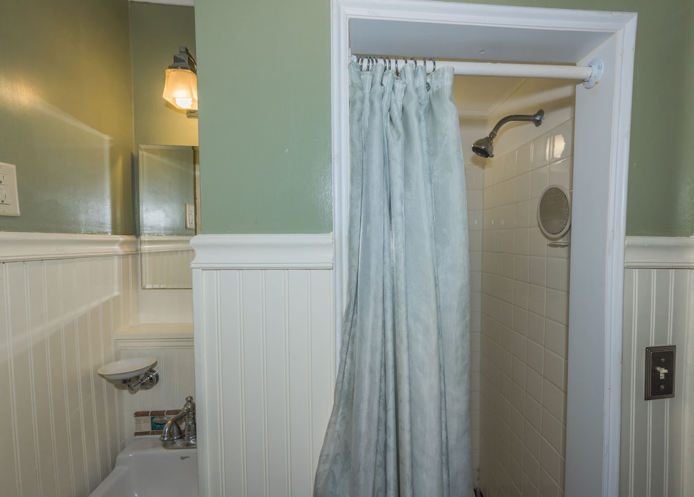 Cedars of Williamsburg Bed & Breakfast 49/50