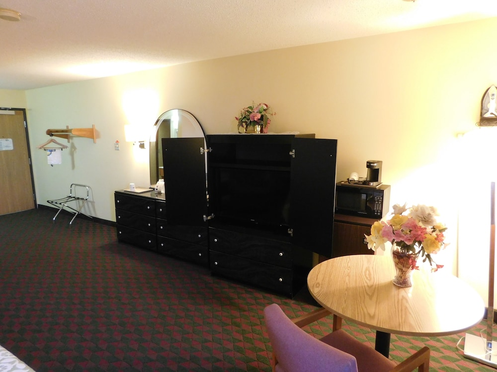 Days Inn by Wyndham Lexington NE 3/46
