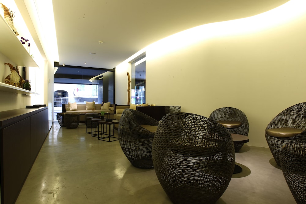 Three O Nine Hotel 24/50