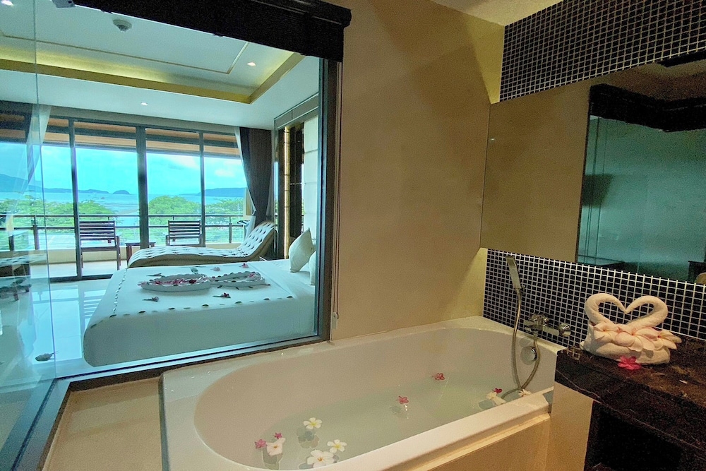 Aqua Resort Phuket 69/70