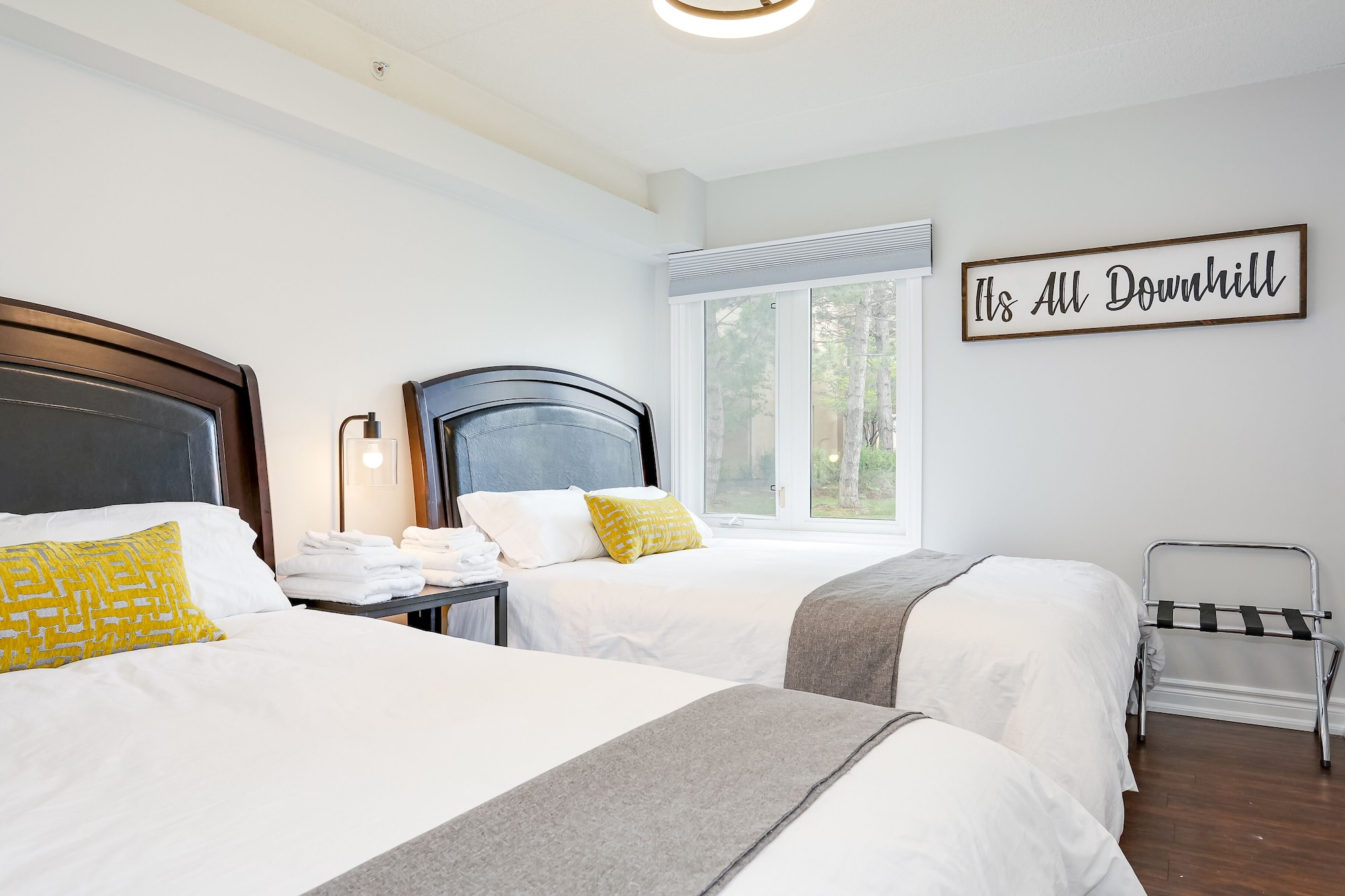 Mountain, 1 King and 2 Double Beds, 2 Queen Beds, Pet Friendly